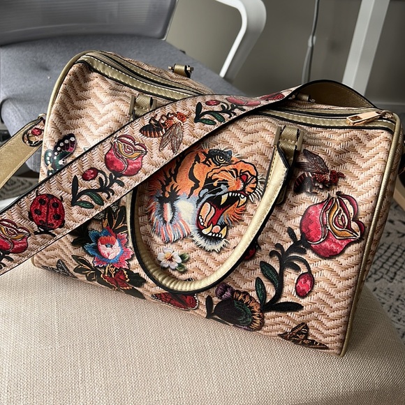 love brand Handbags - Supercool purse with a strap